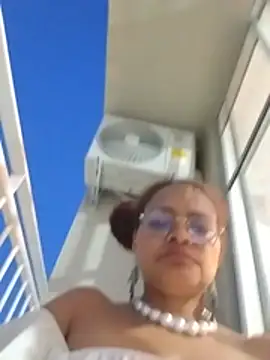 VIOLETALLUVIADORADA webcam
