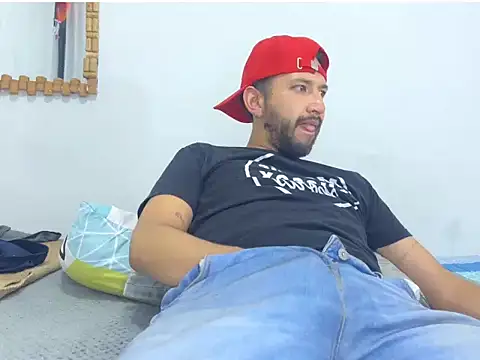 thomass1018 on Stripchat