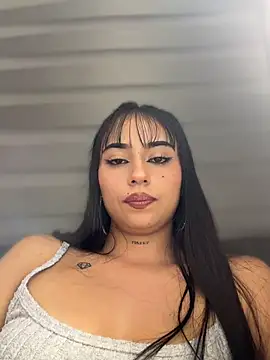 LilacNoir live cam on StripChat