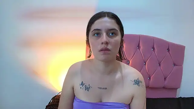 Valery_Velvet live cam on StripChat