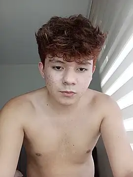 lucas-rey (M twink) - show feet