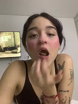 aleja__lux live cam on StripChat
