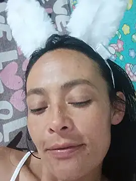 sarayulith live cam on StripChat