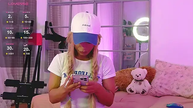 SarahRaynex live cam on StripChat