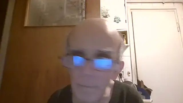 mariusica1@xh live cam on StripChat
