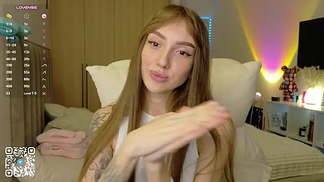 Lunainnk live cam on StripChat
