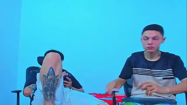 Thomas-Wil live cam on StripChat