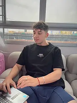 OLIVER_K live cam on StripChat