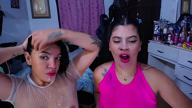 Sharlottee live cam on StripChat
