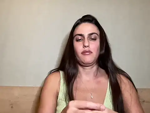 Zavellira live cam on StripChat