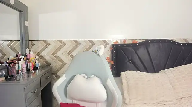 hollycute__ live cam on StripChat