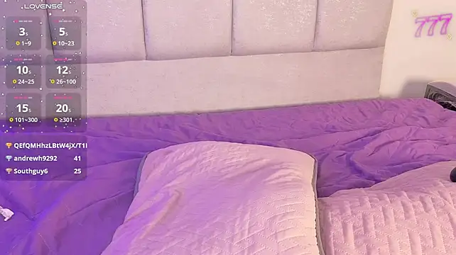 Katt_Moonn live cam on StripChat
