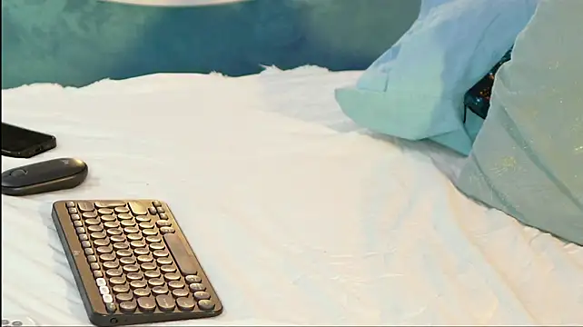 Maya_Collins webcam