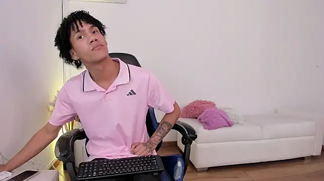 NoahBull19 live sex cam