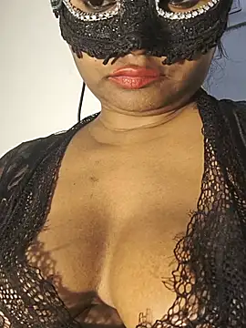 DIRTYSECRET_QUEEN_07