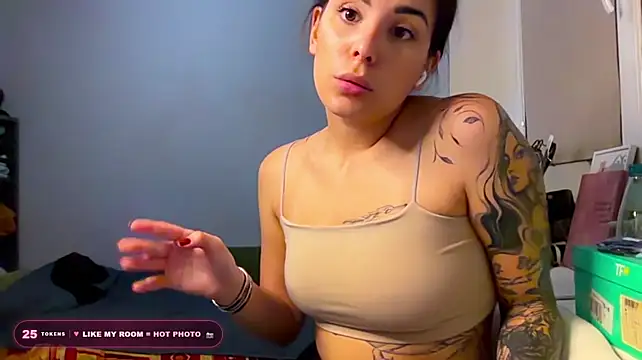 TawnaSeveryn live cam on StripChat