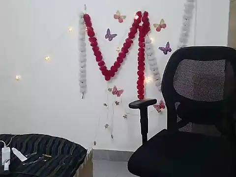 LOVE_GAUR69 live cam on StripChat