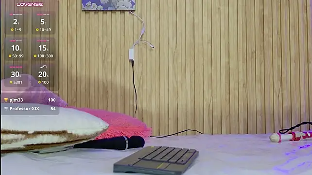 Moonceleste live cam on StripChat