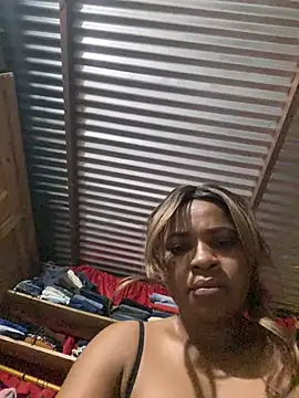 Morenita82 live cam on StripChat