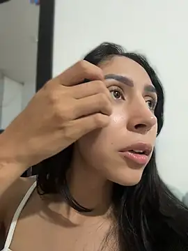 Luci_milk live cam on StripChat
