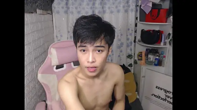 _peachyboyyy on Stripchat