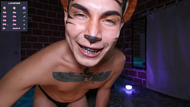 Ryan_picato live cam on StripChat