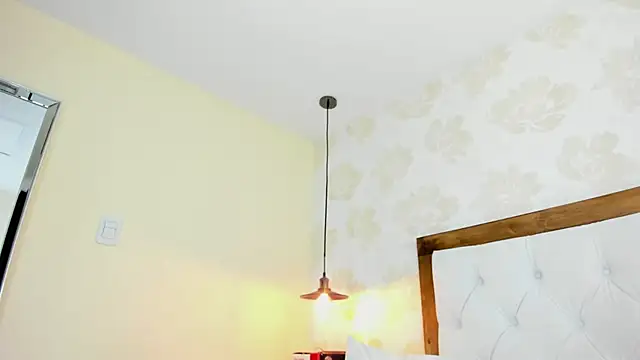 IRISCLARK1 live cam on StripChat