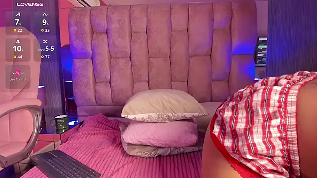 nina_wal live cam on StripChat