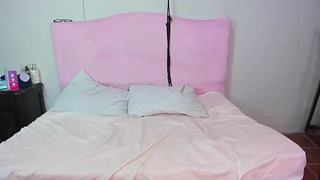 AxelyTiffany live cam on StripChat