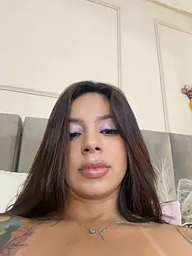 Immagine dello stream di cami_saen su Stripchat
