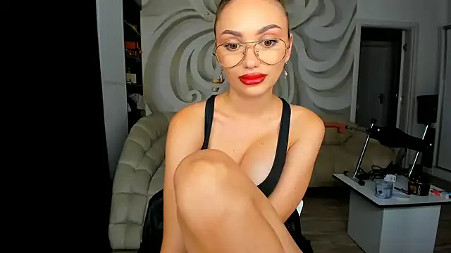 HaleySweet18 live cam on StripChat
