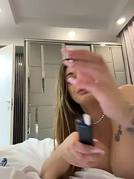 IsabellaEtthan live cam on StripChat