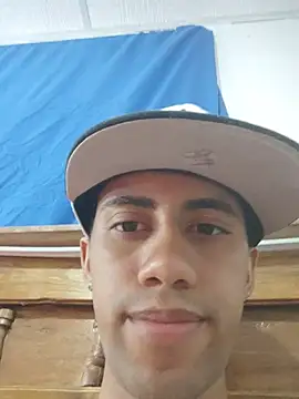 Dennis_Lupers live cam on StripChat