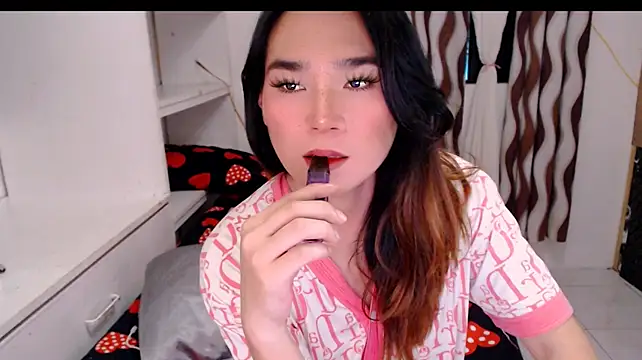 ur_luxella live cam