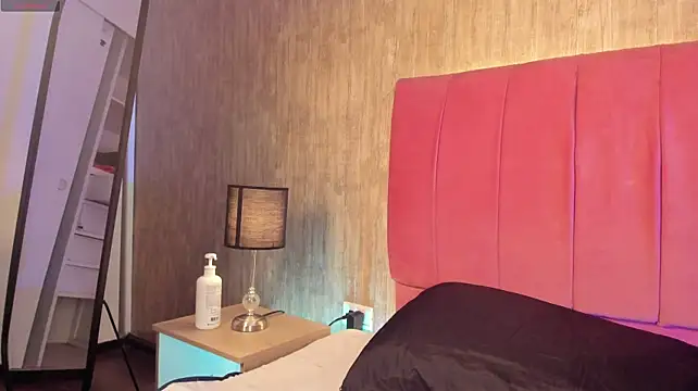 Kendra_kobein live cam on StripChat