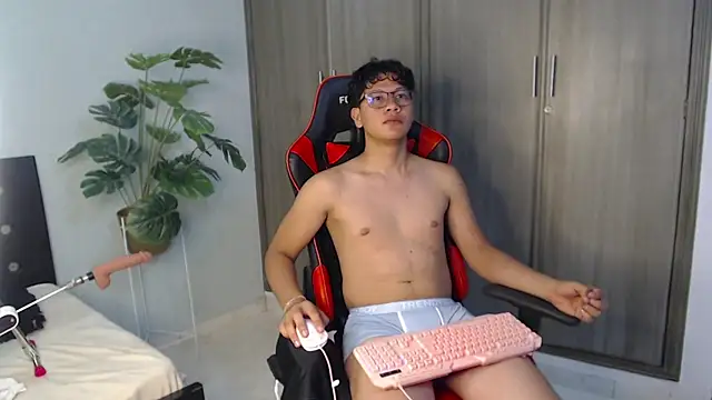Mikertorres live cam on StripChat