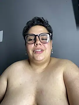 Hailey_Curvy