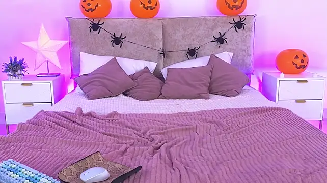 Jules_night live cam preview