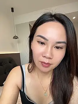 Yioyio-666 live cam preview
