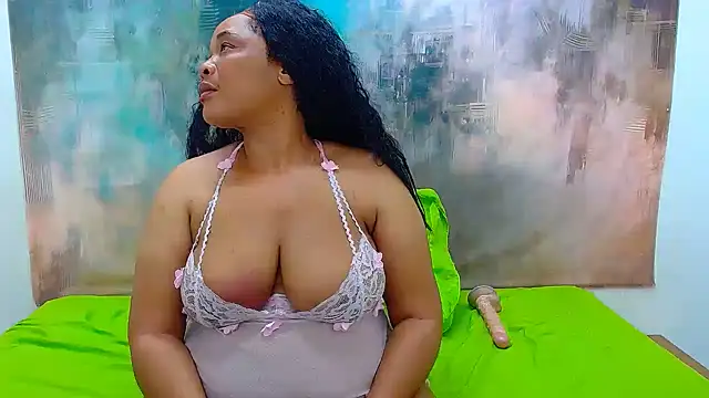 LuxeBBWxx2 live sex cam