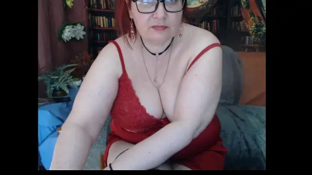 PlayfullMature live cam on StripChat