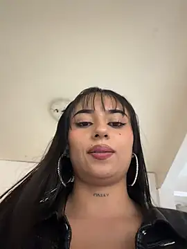 LilacNoir live cam on StripChat