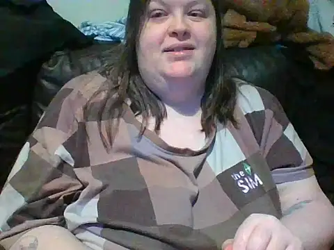 CurvyKirstiesX live cam on StripChat
