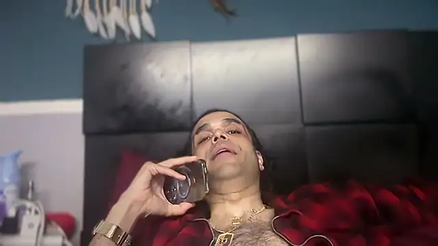 icebergslim281 live cam on StripChat