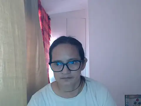 Kinkybela2025 live sex cam