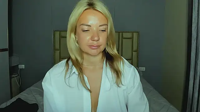 Jenniferlopes live cam on StripChat
