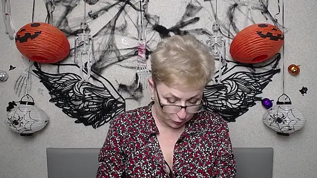 EmiliaGree live cam on StripChat