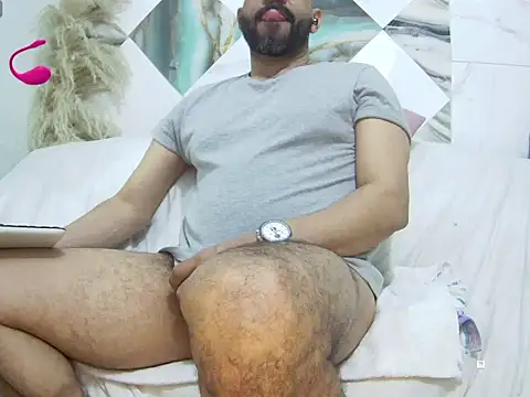 bruce_bigg live cam on StripChat