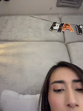 ivonneowen (F teen) - Buttplug on & intense masturbation