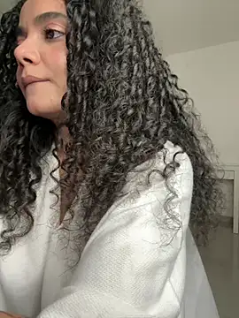 curlyierr (F young) - UNDRESS AND GET NAKED